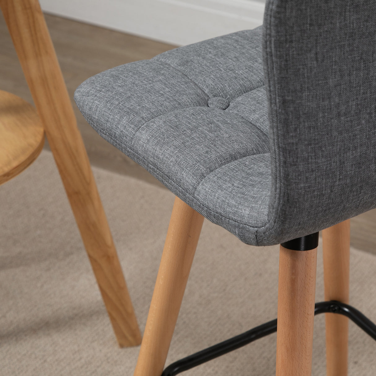 easycomfort easycomfort set 2 sgabelli da bar con schienale e poggiapiedi seduta imbottita in tessuto e gambe in legno 41 5x47x97 5 grigio