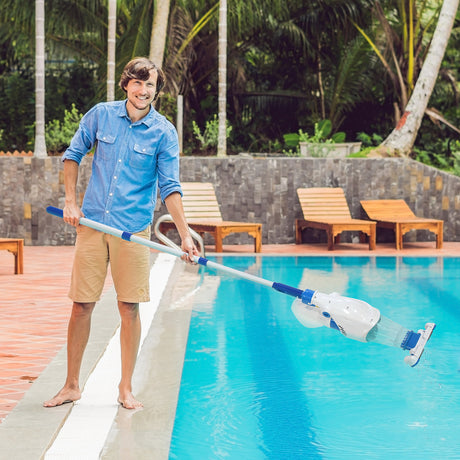 immagine-2-easycomfort-easycomfort-pulitore-aspiratore-per-piscine-a-batteria-con-palo-telescopico-spazzole-e-filtro-bianco-e-blu