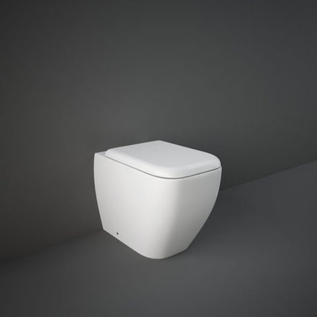 immagine-2-rak-ceramics-vaso-wc-a-pavimento-filo-parete-rak-metropolitan-in-ceramica-sedile-con-coperchio-flat-metropolitan-originale-ean-99580360